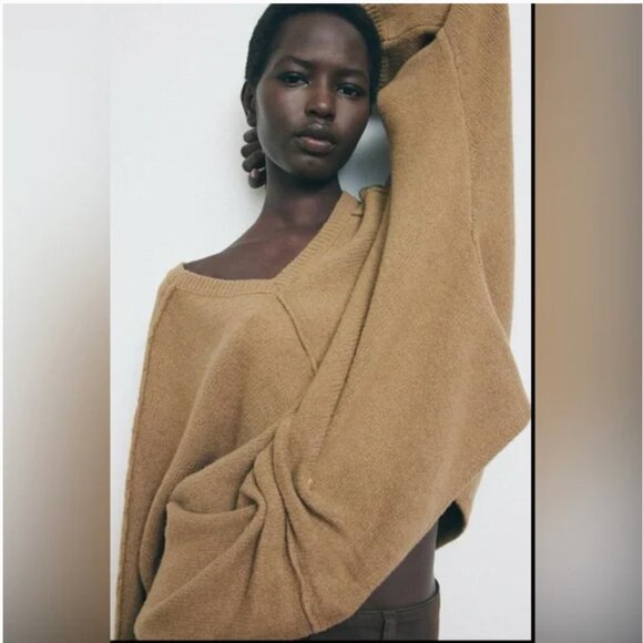 Zara KNIT SWEATER WITH GOLDEN APPLIQUÉ NWT - Picture 1 of 6